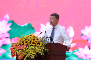 Thủ tướng Lê Minh Hưng phát biểu tại lễ phát động phong trào thi đua "Quyết tâm thực hiện thắng lợi mục tiêu tăng trưởng bền vững 2 con số giai đoạn 2026-2030".
