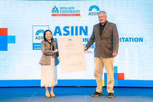 Lãnh đạo Trường ĐH Hoa Sen nhận chứng nhận kiểm định cấp cơ sở giáo dục theo chuẩn chất lượng của châu Âu - ASIIN.