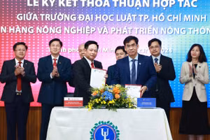 Trường Đại học Luật TPHCM (ULAW) và AGRIBANK đã tổ chức lễ ký kết thỏa thuận hợp tác toàn diện trong nhiều lĩnh vực.