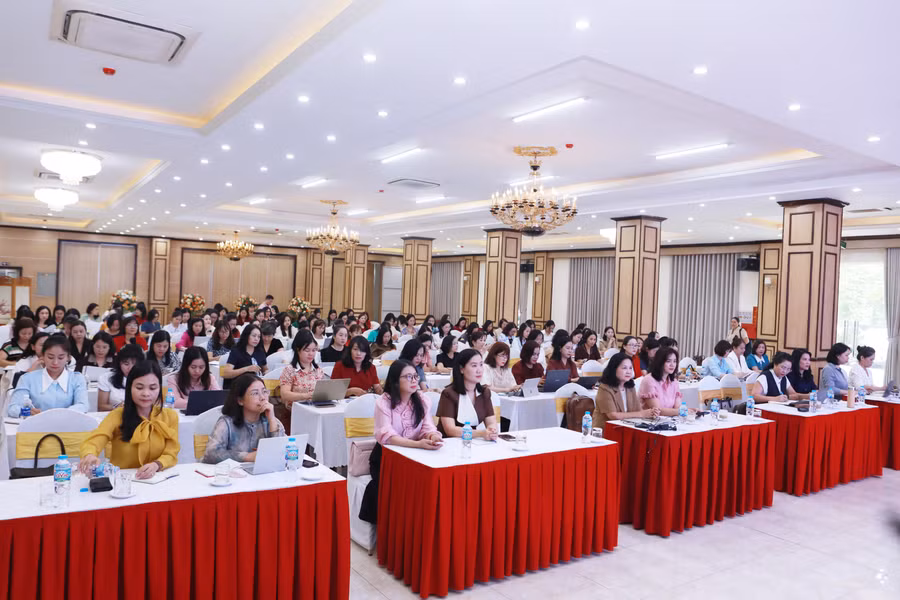 Các đại biểu tham dự chương trình tập huấn. 6.jpg