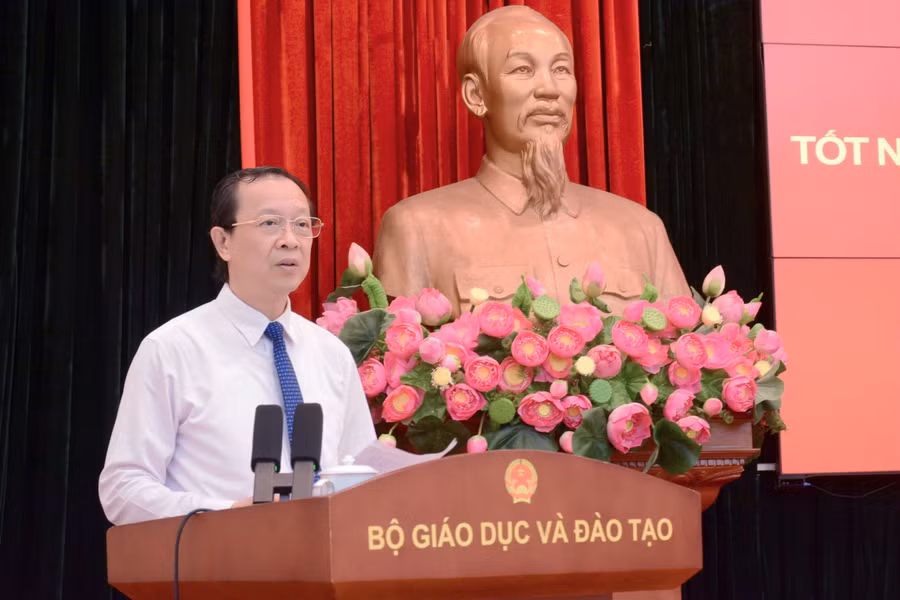 Thứ trưởng Thường trực Bộ GD&ĐT Phạm Ngọc Thưởng phát biểu tại hội nghị.
