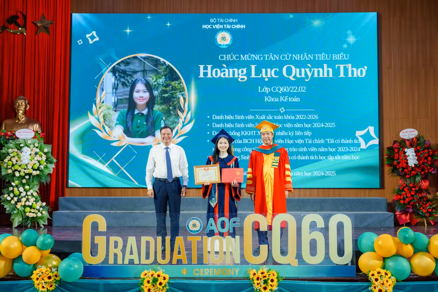Gần 3.400 sinh viên Học viện Tài chính nhận bằng tốt nghiệp 