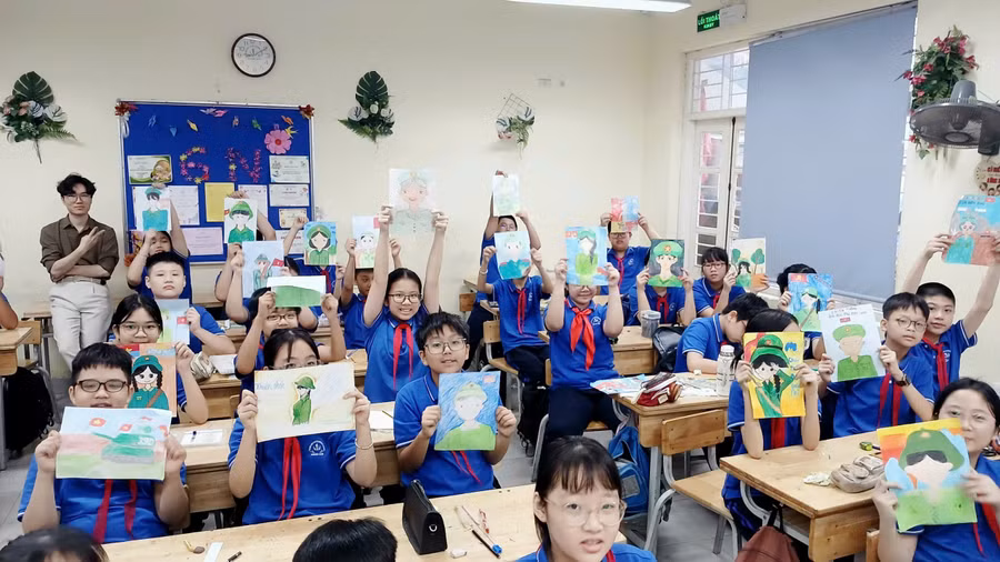 Học sinh thi vẽ tranh về chủ đề Chiến thắng Điện Biên Phủ. 