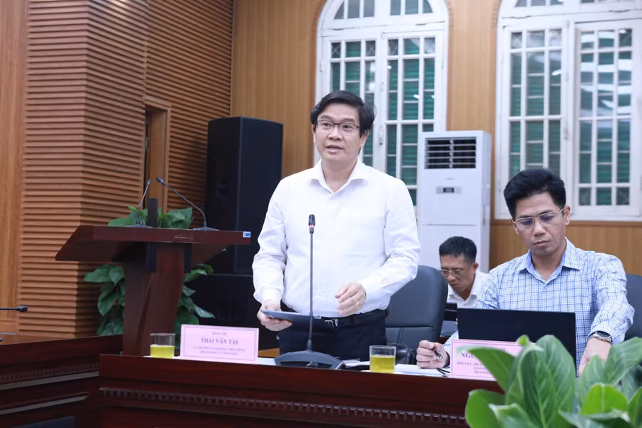 Vụ trưởng Vụ Giáo dục Phổ thông Thái Văn Tài trao đổi tại buổi làm việc. so-4.jpg