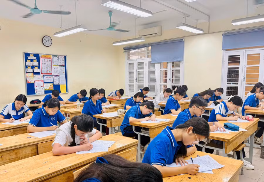 Học sinh Trường THCS Chương Dương tham dự Kỳ thi Olympic các môn văn hóa. 