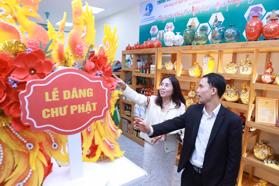 Những sản phẩm của học viên Trung tâm Ngọc Ân được trưng bày tại "Gian hàng tốt Ngọc Ân".