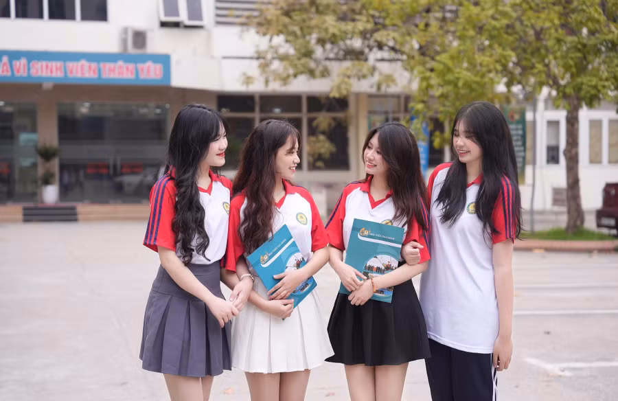 Sinh viên Học viện Tài chính tại trụ sở chính số 58 phố Lê Văn Hiến, phường Đông Ngạc, Hà Nội.