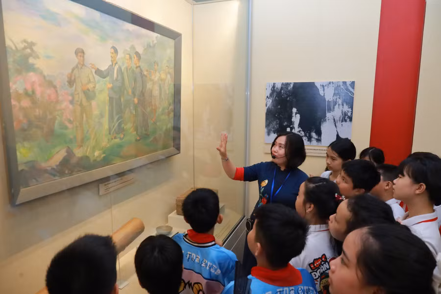 Các em học sinh được trải nghiệm tại Bảo tàng Lịch sử Quốc gia với nhiều bài học vô cùng ý nghĩa.