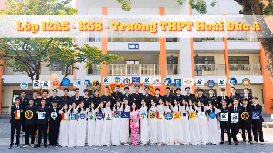 Tập thể lớp 12A5, Trường THPT Hoài Đức A, Hà Nội với thành tích ấn tượng mùa tuyển sinh năm 2026.