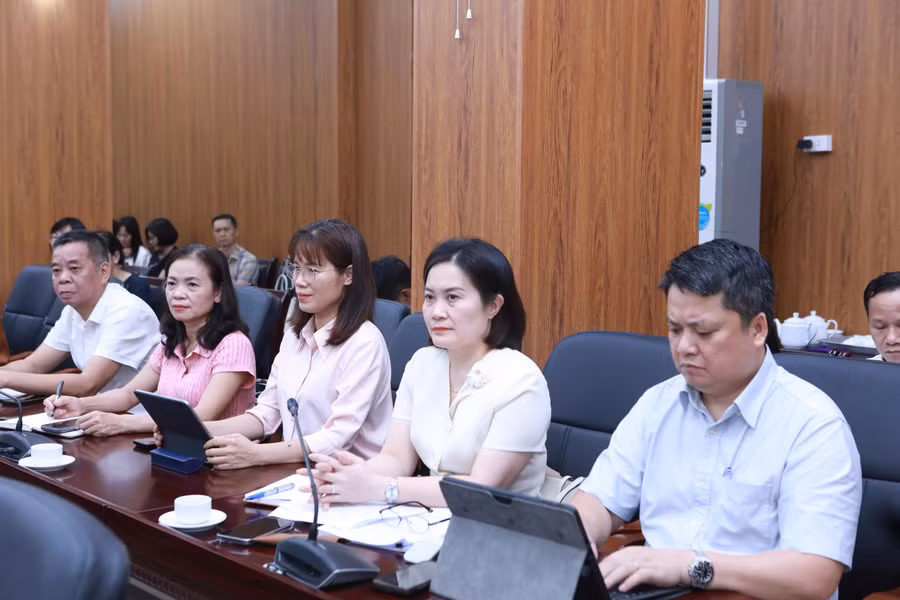 Đại diện lãnh đạo các xã/phường trên địa bàn dự buổi làm việc. so-6.jpg
