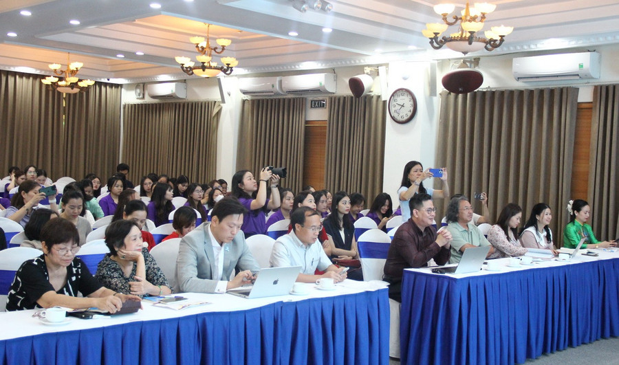 Các đại biểu, chuyên gia tham dự hội thảo. img-3392.jpg