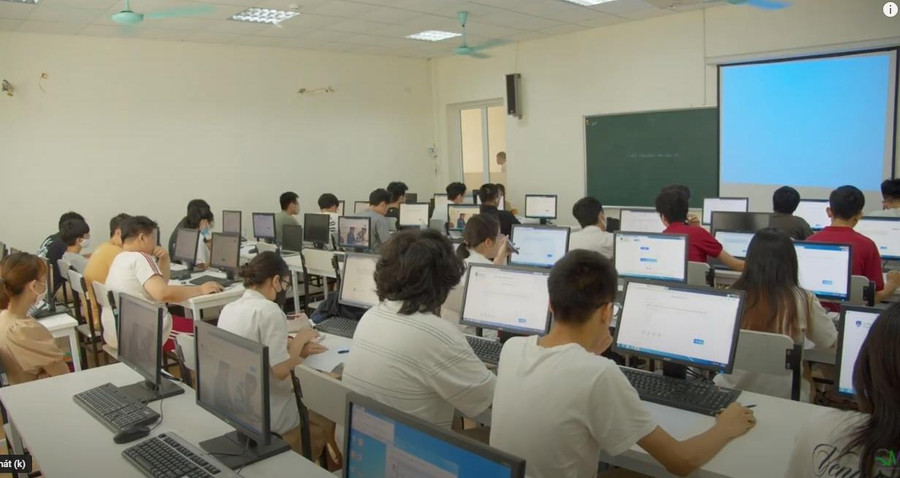 Học sinh Trường THPT Khoa học Giáo dục thuộc Trường Đại học Giáo dục làm bài test trên hệ thống UEd-CAT 2.0 kimtradanhgia.jpg3.jpg