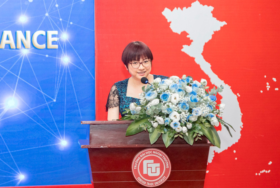 PGS. TS. Mai Thai - Giám đốc chương trình Social Business Creation, HEC Montréal, Canada tham luận tại hội thảo. chuyendoiso-2.jpg