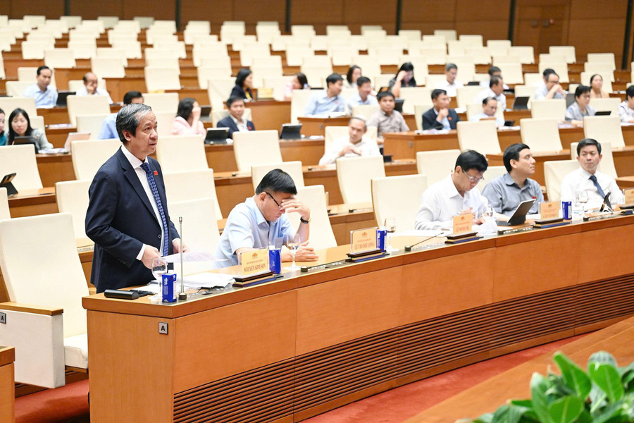 Bộ trưởng Nguyễn Kim Sơn giải trình tại hội nghị. botruongnguyenkimsonjpg1.jpg
