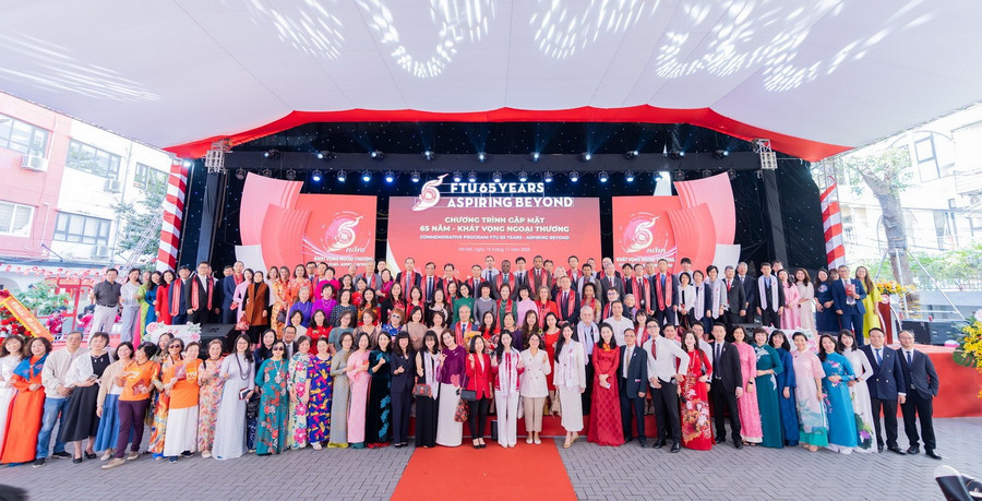 Chương trình kỷ niệm 65 năm thành lập là ngày hội đặc biệt của Trường ĐH Ngoại Thương 