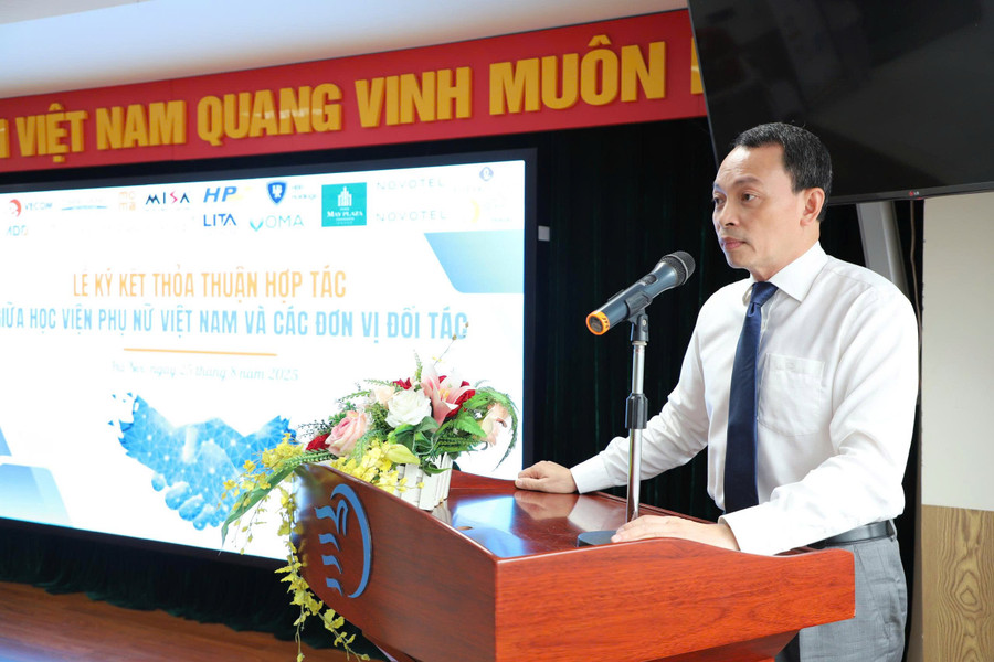 Ông Bùi Trung Kiên – Phó Chủ tịch Hiệp hội Thương mại điện tử Việt Nam chia sẻ. doanhnghiepjpg1.jpg