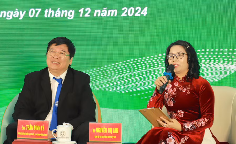 GS.TS.NGƯT Nguyễn Thị Lan chia sẻ tại tọa đàm