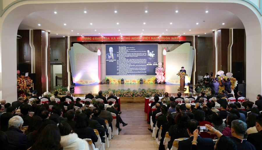 Buổi lễ tri ân diễn ra trong không khí trang nghiêm và long trọng. 