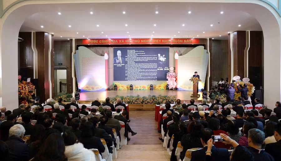 Buổi lễ tri ân diễn ra trong không khí trang nghiêm và long trọng. 