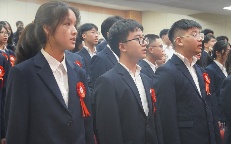 Schüler der 12. Klasse der Japan International School am Abschlusstag dsc01680.jpg