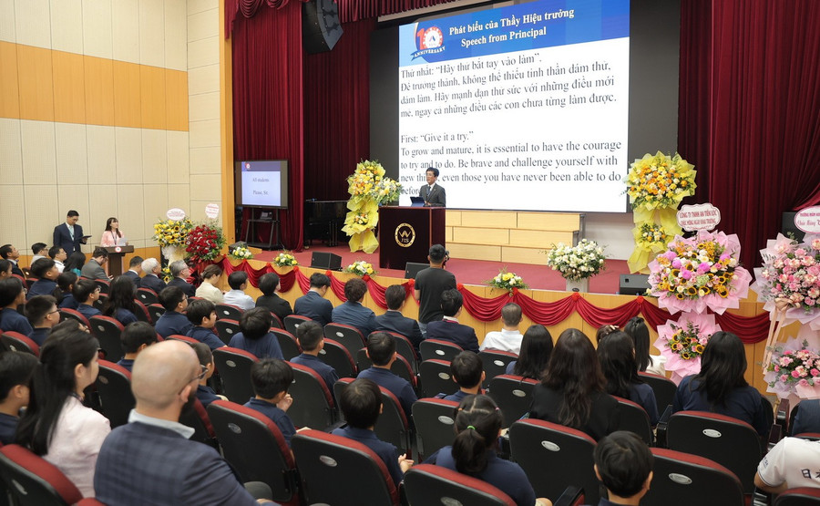 Ông Yamamoto Noriyuki – Hiệu trưởng Trường Quốc tế Nhật Bản gửi lời chúc mừng đến học sinh đầu cấp. truongquoctenhatban-4.jpg