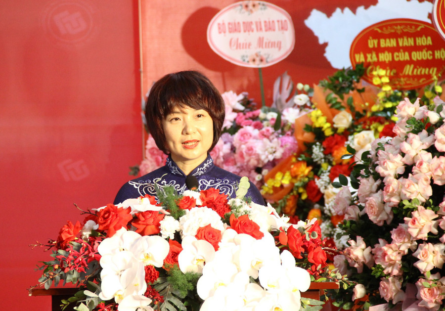 Pham Thu Huong 준교수가 취임 연설을 했습니다. img-1375.jpg