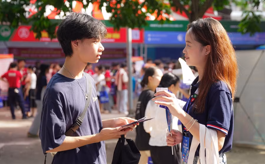 Thí sinh tham dự Ngày hội lựa chọn nguyện vọng xét tuyển năm 2025.