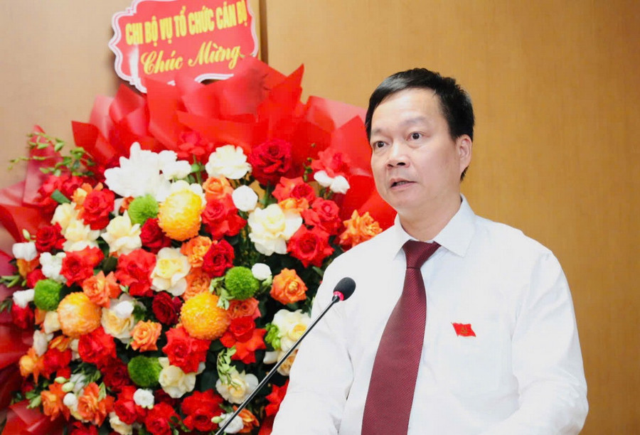 Ông Nguyễn Anh Dũng – Phó Bí thư Chi bộ, Phó Vụ trưởng Vụ Giáo dục đại học trình bày Báo cáo trước Đại hội. vugiaoducdaihocjpg2.jpg