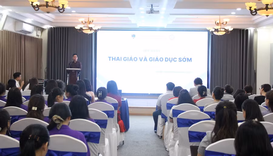 PGS.TS Trần Thành Nam – Phó Hiệu trưởng Trường Đại học Giáo dục (Đại học Quốc gia Hà Nội) phát biểu tại hội thảo.