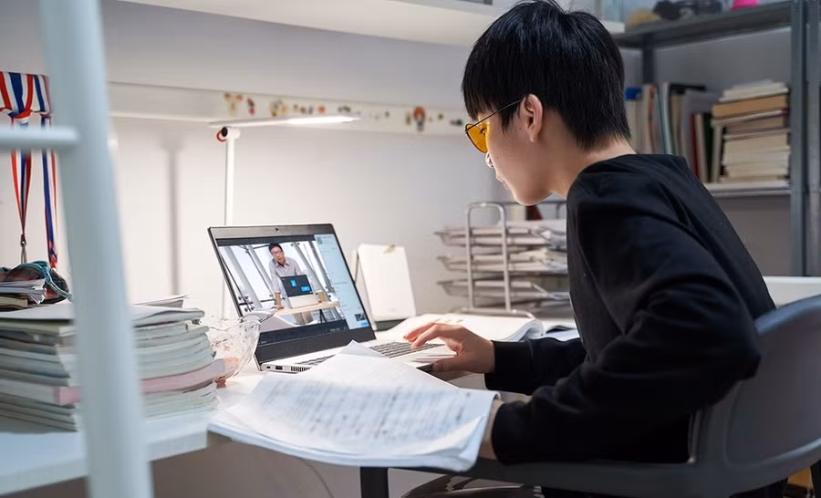 Học sinh học trực tuyến bằng công nghệ AI. Ảnh minh họa/internet.