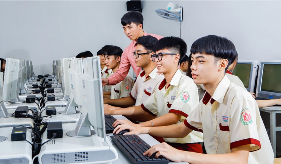 Rèn luyện và ứng dụng tri thức, kỹ năng số cho học sinh. Ảnh minh họa/internet. binhdanhocvusojpg2.png