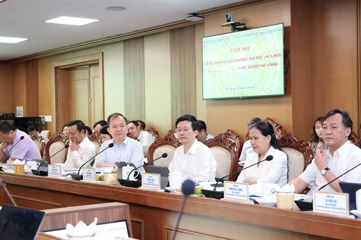 Thành viên Ủy ban Văn hóa và Xã hội của Quốc hội tại buổi làm việc. img6014.jpg