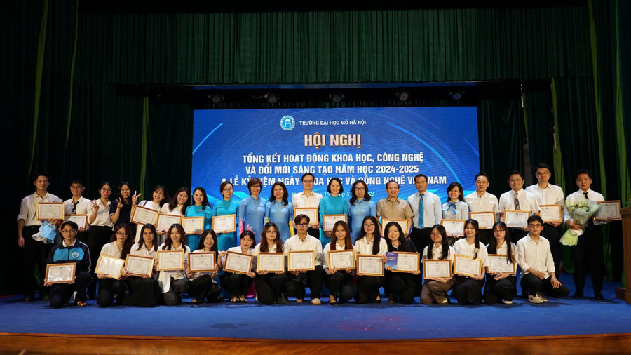 Trường ĐH Mở Hà Nội Phát động phong trào thi đua thực hiện thành công mục tiêu phát triển khoa học, công nghệ, đổi mới sáng tạo và chuyển đổi số. daihocmojpg5.jpg