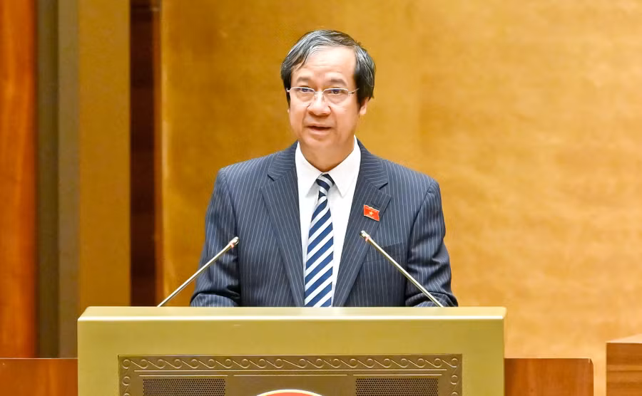 Bộ trưởng Nguyễn Kim Sơn báo cáo trước Quốc hội - sáng 22/10.
