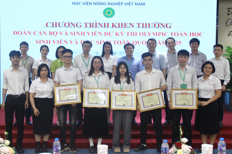 Đội tuyển dự Kỳ thi Olympic Toán học sinh viên và học sinh toàn quốc năm 2025 của Học viện Nông nghiệp Việt Nam được vinh danh, khen thưởng - chiều 29/4.
