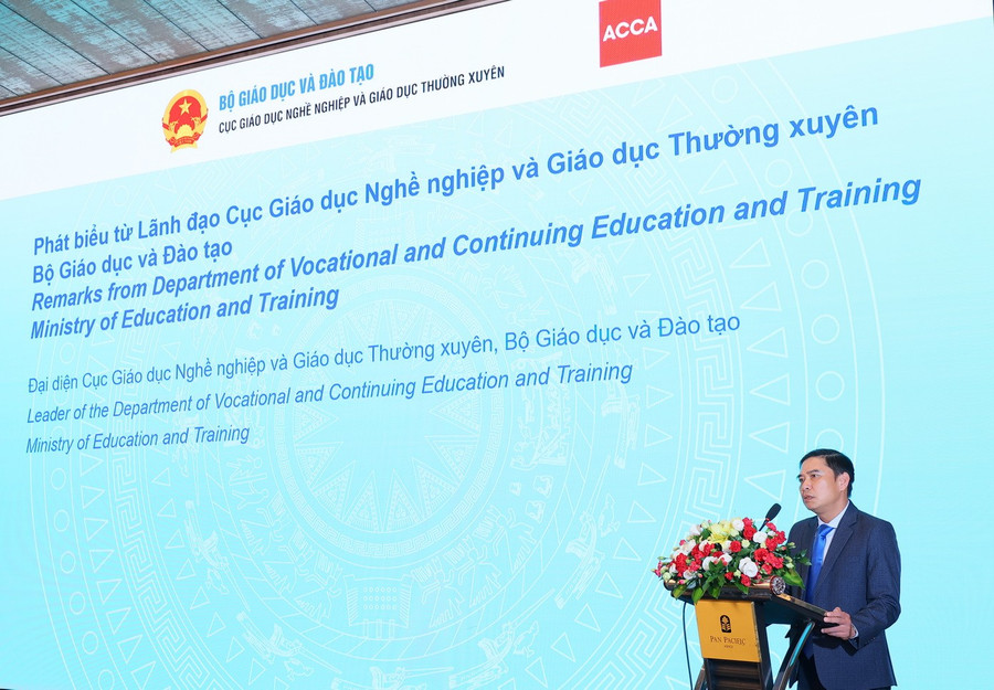 Ông Phạm Vũ Quốc Bình - Phó Cục trưởng Cục Giáo dục nghề nghiệp và Giáo dục thường xuyên (Bộ GD&ĐT) phát biểu tại hội nghị. giaoducnghenghiep-1.jpg