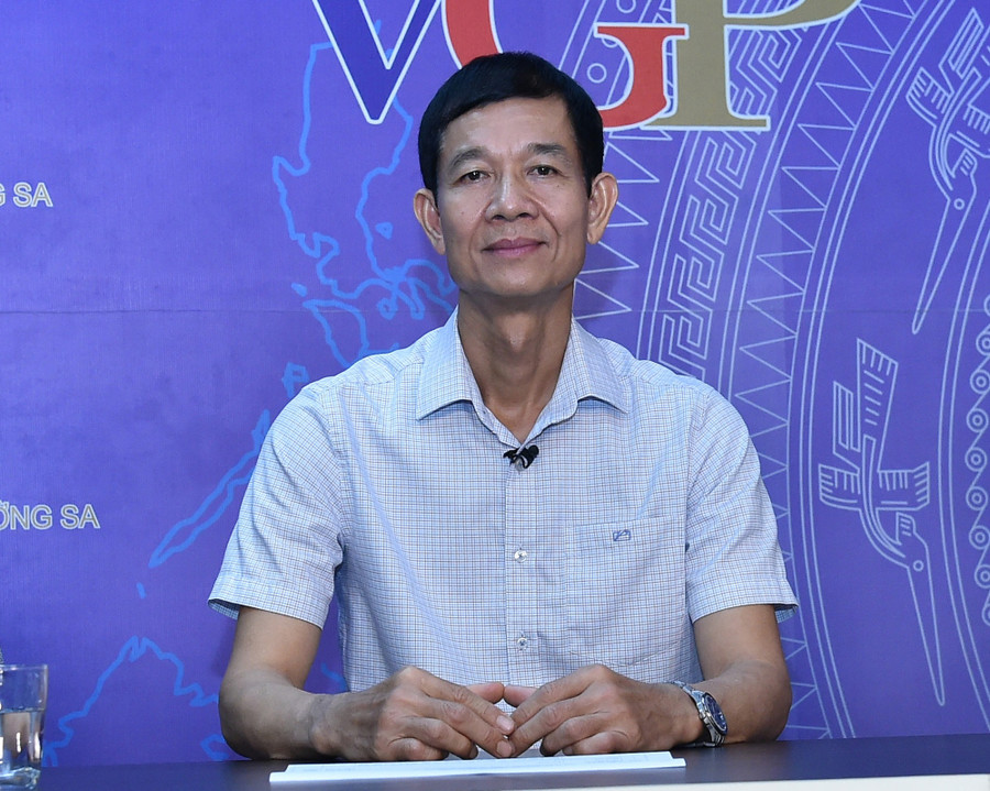 PGS.TS Hoàng Đình Phi. tuchudaihocjpg2.jpg