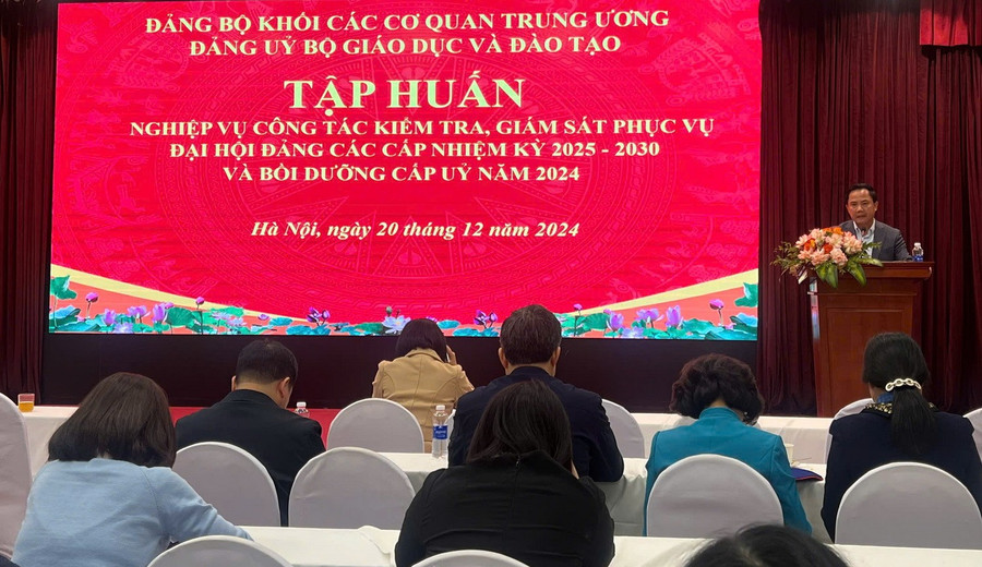 Quang cảnh buổi tập huấn.