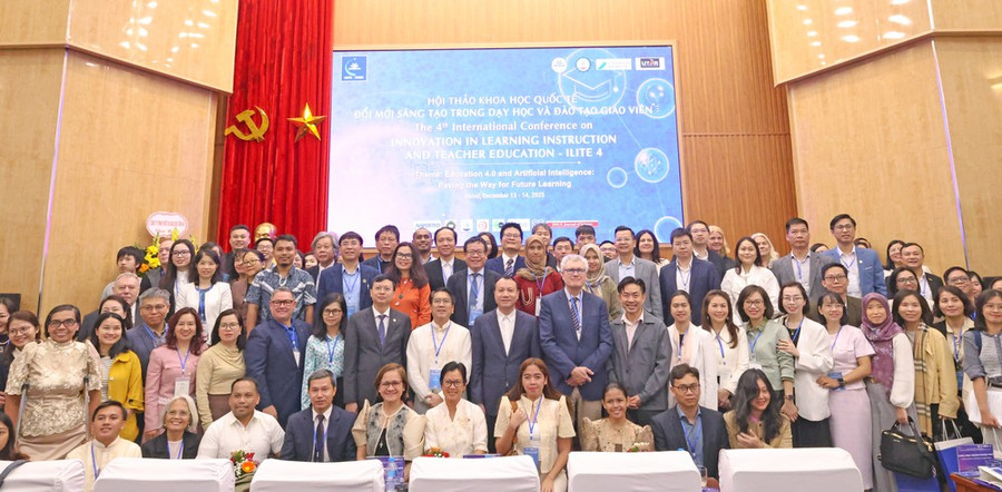 Các chuyên gia, nhà khoa trong nước và quốc tế tham dự hội thảo. 131225-11.png