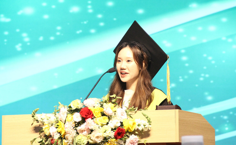 Tân cử nhân Kim Hồng Anh. img-9918.jpg
