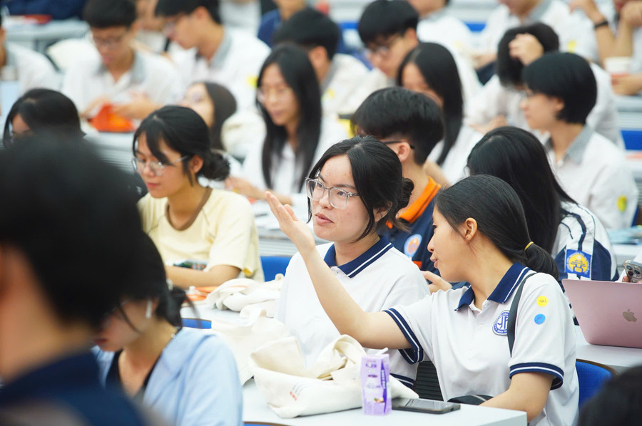 Đối với thí sinh, tất cả thí sinh (bao gồm cả thí sinh được xét tuyển thẳng) phải thực hiện đăng ký xét tuyển trực tuyến. khoahoccongnghejpg4.jpg