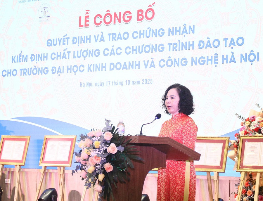 Professor Associado, Dr. Nguyen Phuong Nga - Diretor do Centro de Avaliação da Qualidade da Educação (Associação de Universidades e Faculdades Vietnamitas): Obter acreditação é difícil, mas manter e desenvolver uma cultura de qualidade nas escolas é ainda mais difícil. img-4271.jpg
