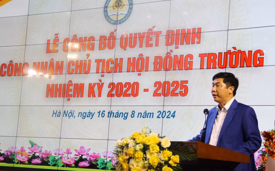 hocvientaichinh (5).JPG