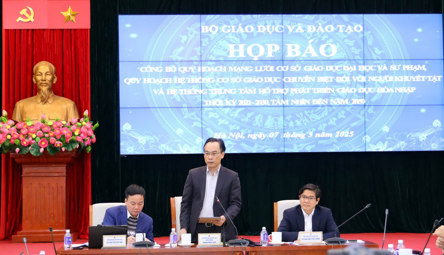 Thứ trưởng Hoàng Minh Sơn trả lời báo chí về một số nội dung liên quan đến Quy hoạch mạng lưới cơ sở giáo dục đại học và sư phạm.
