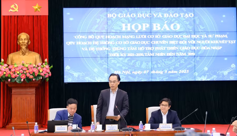 Thứ trưởng Hoàng Minh Sơn trả lời báo chí về một số nội dung liên quan đến Quy hoạch mạng lưới cơ sở giáo dục đại học và sư phạm.