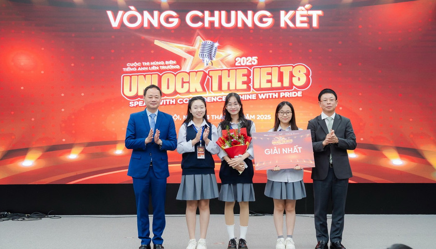 Ban tổ chức đã trao giải Nhất cho đội đến từ Trường THPT Hồng Quang (TP Hải Phòng).