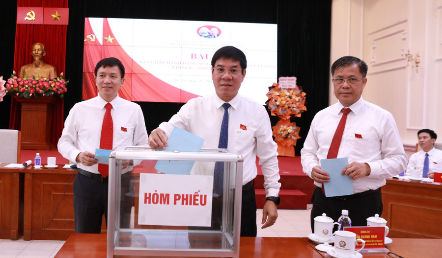 Đoàn Chủ tịch bỏ phiếu bầu Ban chấp hành Đảng bộ Cục Quản lý chất lượng khóa IV, nhiệm kỳ 2025- 2030. 4h4a6839.jpg