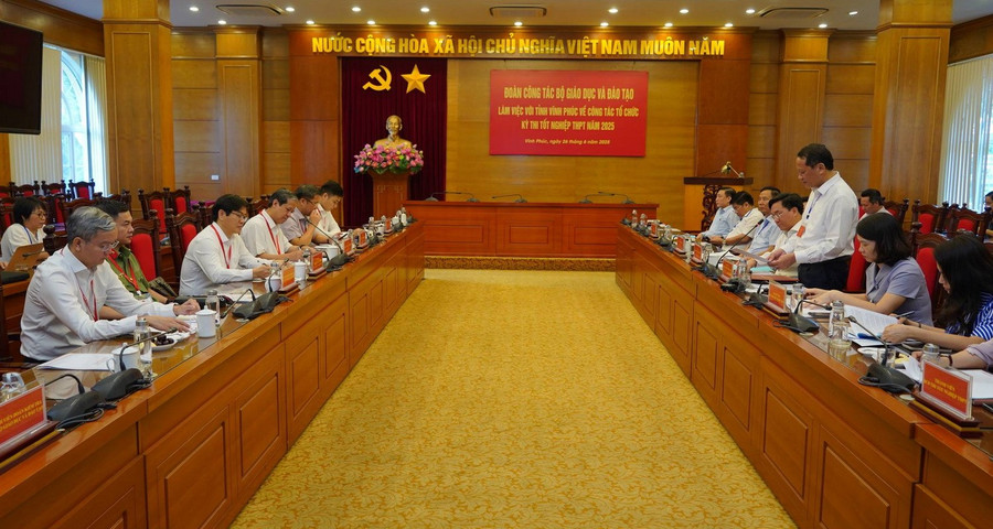 Bộ trưởng Nguyễn Kim Sơn và đoàn công tác làm việc với tỉnh Vĩnh Phúc về công tác tổ chức Kỳ thi tốt nghiệp THPT năm 2025. kiemtrathi.jpg