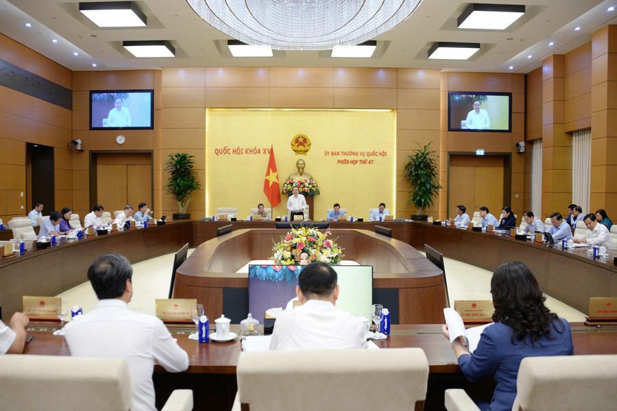 Quang cảnh phiên họp thứ 47 của UBTVQH. phattriennhanlucjpg3.jpg