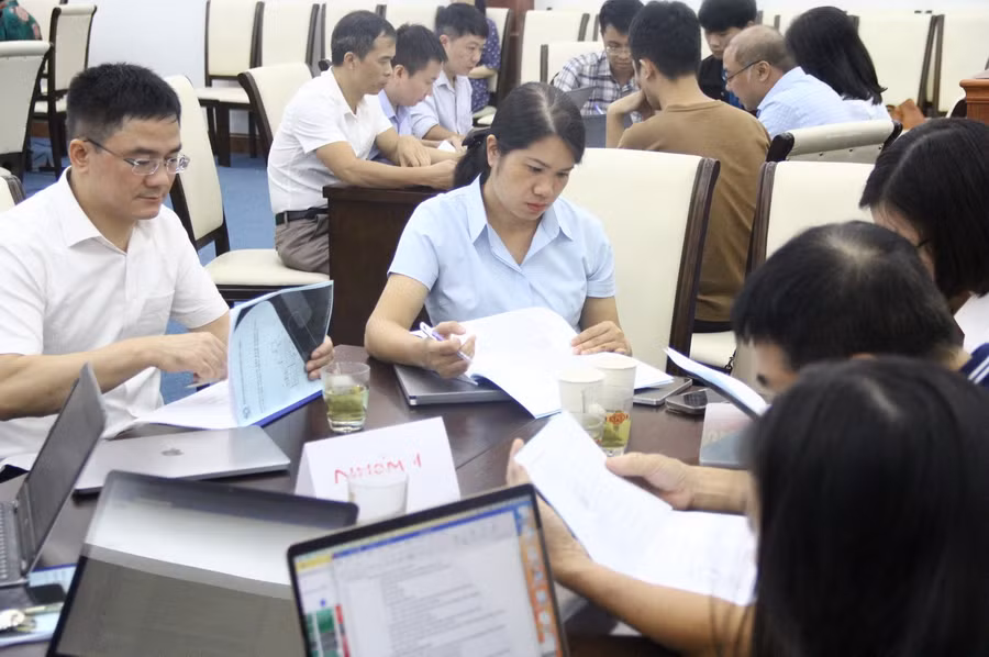 Các chuyên gia, nhà giáo tham dự hội thảo.